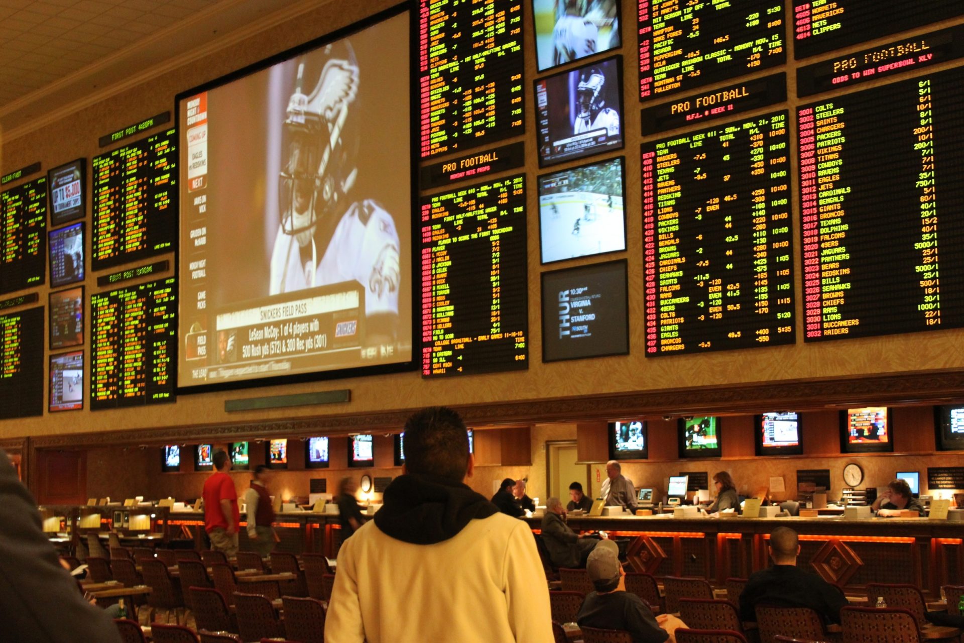 Sports Betting at Las Vegas - Creating Your Own Sports Betting Algorithm